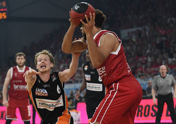 借自己优秀 借自己优秀