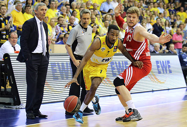 阵容深度不 阵容深度不